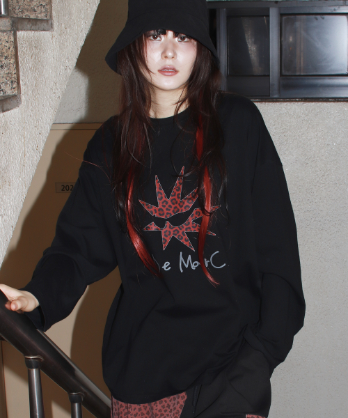 DEMARC(ドゥマーク)の「BOMB-STAR グラフィック長袖Tシャツ ブラック(Tシャツ/カットソー・レディース・その他・MEDIUM/LARGE)」の2枚目の写真