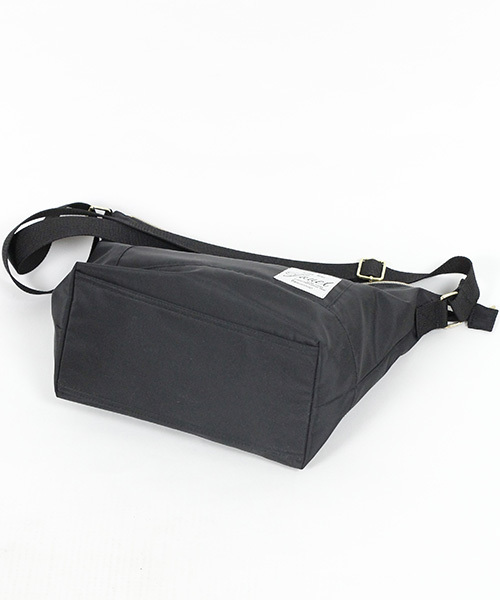 LuuNa（ルーナ）の「軽量 ナイロン ミニ ショルダー（ショルダーバッグ・レディース・ブラック/ネイビー/ライトグレー/グリーン/ライトピンク/グレイッシュブルー・FREE）」の11枚目の写真