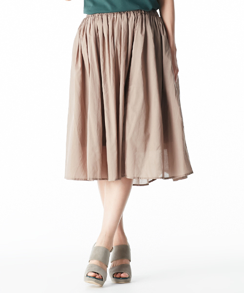 IEDIT（イディット）の「ララ・ステラ　ふんわりと風をはらむミモレ丈ギャザースカート（スカート・レディース・カーキ/ベージュ/パープル・SMALL/LARGE/MEDIUM/X-LARGE/XX-LARGE）」の2枚目の写真