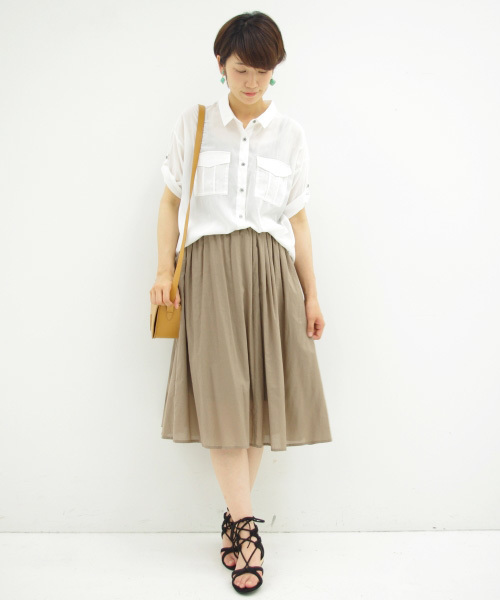 IEDIT（イディット）の「ララ・ステラ　ふんわりと風をはらむミモレ丈ギャザースカート（スカート・レディース・カーキ/ベージュ/パープル・SMALL/LARGE/MEDIUM/X-LARGE/XX-LARGE）」の9枚目の写真
