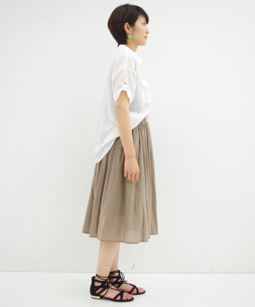 IEDIT（イディット）の「ララ・ステラ　ふんわりと風をはらむミモレ丈ギャザースカート（スカート・レディース・カーキ/ベージュ/パープル・SMALL/LARGE/MEDIUM/X-LARGE/XX-LARGE）」の10枚目の写真