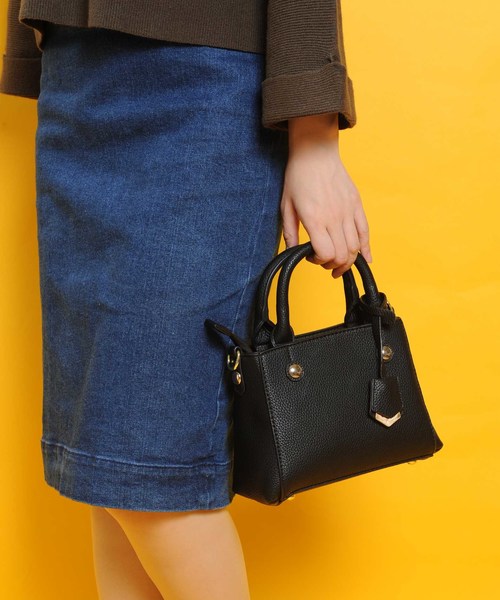 PLAIN CLOTHING(プレーンクロージング)の「スクエアハンドバッグ【PLAIN CLOTHING】(ショルダーバッグ・レディース・ネイビー/ダークグレー/レッド/キャメル/カーキ/ブラック・FREE)」の2枚目の写真