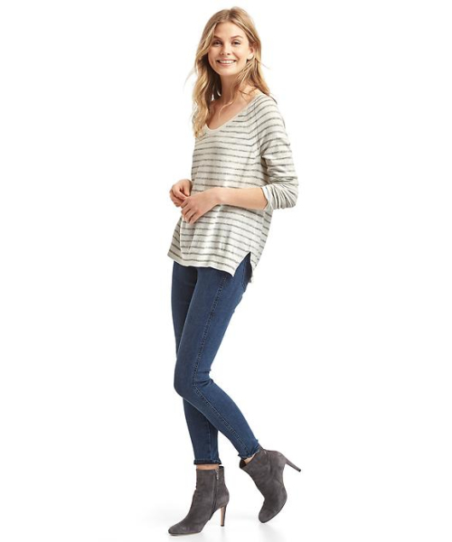 GAP(ギャップ)の「Gap ストライプ スクープネック プルオーバー(ニット/セーター・レディース・アイボリー/ネイビー/ホワイト×グレー・M/S/XS/XXS/L)」の5枚目の写真