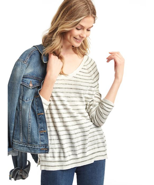 GAP(ギャップ)の「Gap ストライプ スクープネック プルオーバー(ニット/セーター・レディース・アイボリー/ネイビー/ホワイト×グレー・M/S/XS/XXS/L)」の6枚目の写真