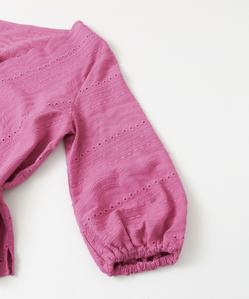 URBAN RESEARCH（アーバンリサーチ）の「 UR スカラップレース7分丈ブラウス（シャツ/ブラウス・レディース・ブラック/オフホワイト/ブルー系その他/ピンク系その他・FREE）」の14枚目の写真