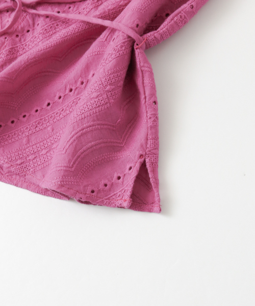 URBAN RESEARCH（アーバンリサーチ）の「 UR スカラップレース7分丈ブラウス（シャツ/ブラウス・レディース・ブラック/オフホワイト/ブルー系その他/ピンク系その他・FREE）」の18枚目の写真