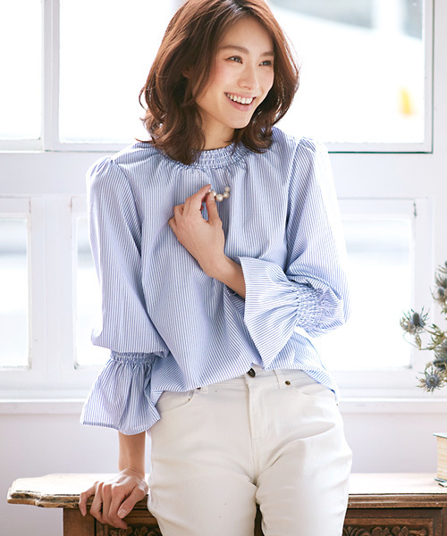 Pierrot(ピエロ)の「キャンディースリーブストライプ柄ブラウス/袖コンシャス(シャツ/ブラウス・レディース・ネイビー/ブルー・M)」の2枚目の写真