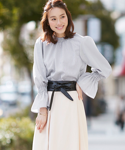 Pierrot(ピエロ)の「キャンディースリーブストライプ柄ブラウス/袖コンシャス(シャツ/ブラウス・レディース・ネイビー/ブルー・M)」の3枚目の写真