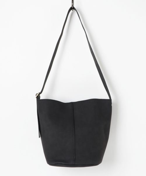 LBC（エルビーシー）の「***ピーチタッチPUバケツショルダー （ショルダーバッグ・レディース・ブラック/オリーブ/ベージュ・FREE）」の4枚目の写真