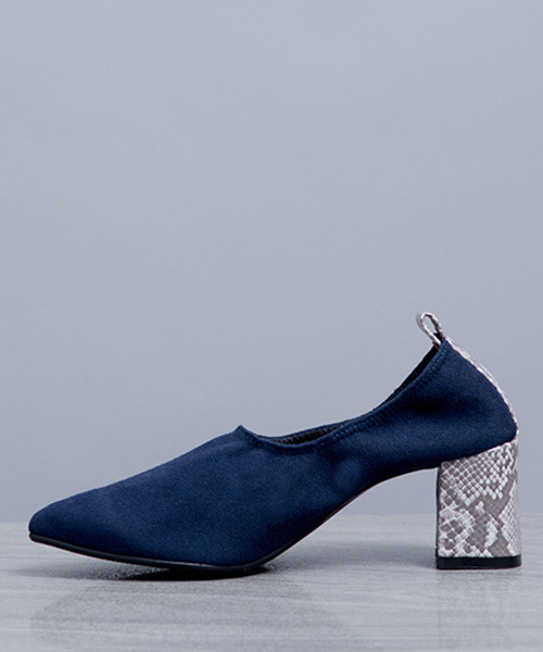 STUDIOUS（ステュディオス）の「【STUDIOUS】ポインテッドギャザーパンプス（パンプス・レディース・バーガンディー/ブラック/ネイビー・SMALL/MEDIUM/LARGE）」の3枚目の写真