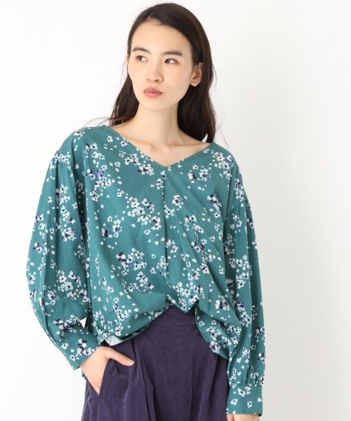 niko and...（ニコアンド）の「オリジナルパフ袖フラワーブラウス（シャツ/ブラウス・レディース・グリーン/オレンジ/ブラック・MEDIUM/LARGE）」の3枚目の写真