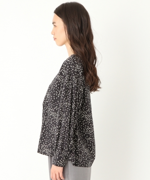 niko and...（ニコアンド）の「オリジナルパフ袖フラワーブラウス（シャツ/ブラウス・レディース・グリーン/オレンジ/ブラック・MEDIUM/LARGE）」の8枚目の写真