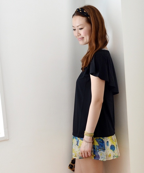 Khaju(カージュ)の「Khaju:バックフリルプルオーバー(Tシャツ/カットソー・レディース・グレー/ブラック・ONE SIZE)」の2枚目の写真