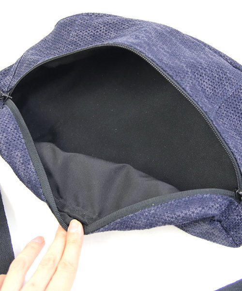 knock through abstraction（ノックスルーアブストラクション）の「【knock through abstraction/ノックスルーアブストラクション】X-filament body bag/クロスフィラメントボディバッグ（ボディバッグ/ウエストポーチ・レディース・ブルー系その他/ブラック/ブラック系その他・FREE）」の10枚目の写真