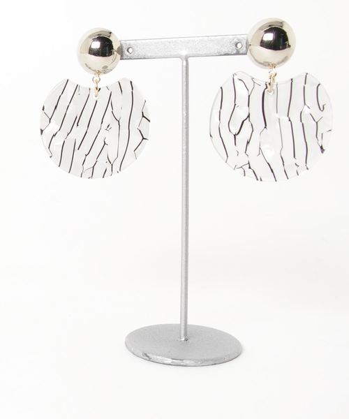 tone（トーン）の「【Blanche Neige】円欠けモチーフのピアス（ピアス（両耳用）・レディース・ライトブルー/ベージュ/ブラウン/ピンク/イエロー/ブルー/その他/クリア/マスタード/ブラウン系その他/オレンジ/グリーン系その他/ブルー系その他/ピンク系その他/シルバー系その他/ブラウン系その他2/ブラウン系その他3/パープル/ホワイト系その他・FREE）」の17枚目の写真