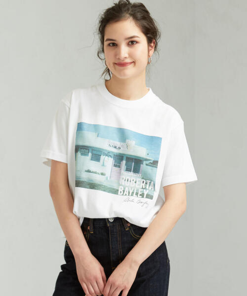 green label relaxing（グリーンレーベルリラクシング）の「SC ROBERTA BAYLEY ショートスリーブ Tシャツ（Tシャツ/カットソー・レディース・ホワイト/その他1/ブラック/その他2/ベージュ・FREE）」の2枚目の写真