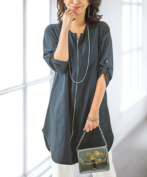 BELLUNA（ベルーナ）の「綿レーヨン麻素材ジッパー使いジャケット（ノーカラージャケット・レディース・カーキ/グレー/ネイビー/オレンジ・MEDIUM/LARGE/X-LARGE/XX-LARGE/XXX-LARGE/XXXX-LARGE）」の3枚目の写真