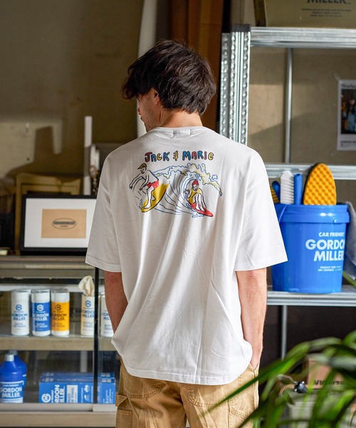 JACK & MARIE（ジャックアンドマリー）の「Simon Perini × JACK & MARIE　グラフィック Tシャツ（Tシャツ/カットソー・メンズ・A/B/C/D・S/M/L）」の2枚目の写真