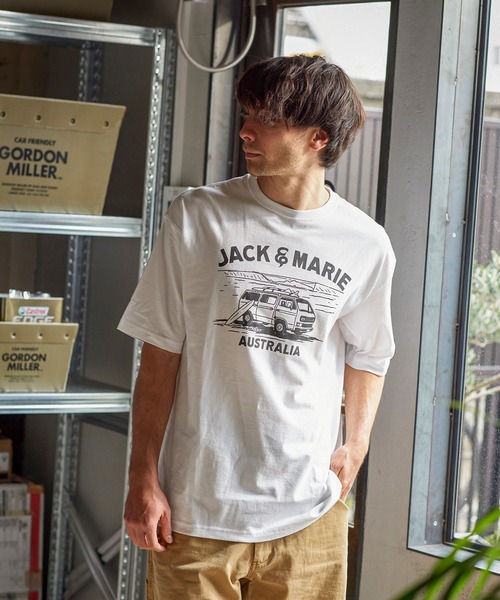 JACK & MARIE（ジャックアンドマリー）の「Simon Perini × JACK & MARIE　グラフィック Tシャツ（Tシャツ/カットソー・メンズ・A/B/C/D・S/M/L）」の4枚目の写真