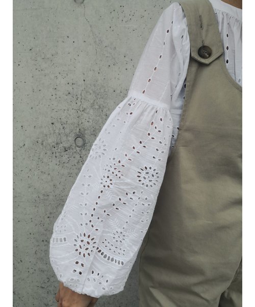 ulu（ウル）の「Scallopeddesign embroidery blouse（シャツ/ブラウス・レディース・ホワイト/ブラック・FREE）」の5枚目の写真