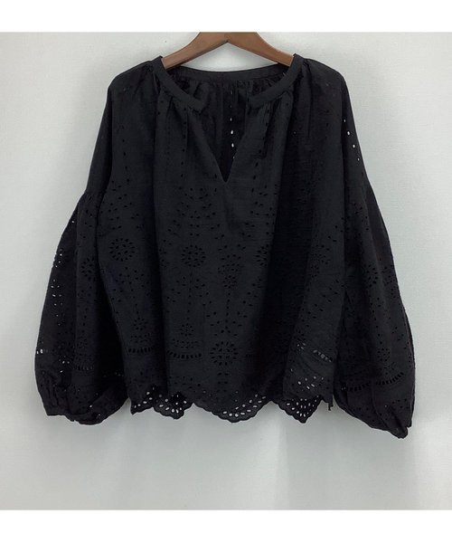 ulu（ウル）の「Scallopeddesign embroidery blouse（シャツ/ブラウス・レディース・ホワイト/ブラック・FREE）」の6枚目の写真