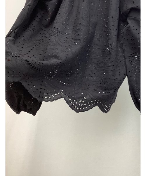 ulu（ウル）の「Scallopeddesign embroidery blouse（シャツ/ブラウス・レディース・ホワイト/ブラック・FREE）」の11枚目の写真