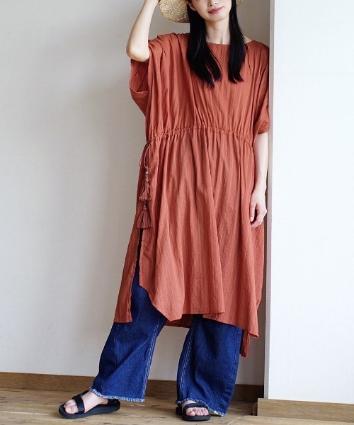 e-zakkamania stores（イーザッカマニアストアーズ）の「シャリン スリットロングワンピース（ワンピース・レディース・キャメル/パープル/ブラック/テラコッタ/ブルーグリーン・フリー）」の3枚目の写真