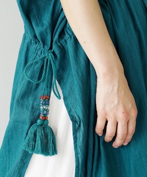 e-zakkamania stores（イーザッカマニアストアーズ）の「シャリン スリットロングワンピース（ワンピース・レディース・キャメル/パープル/ブラック/テラコッタ/ブルーグリーン・フリー）」の13枚目の写真