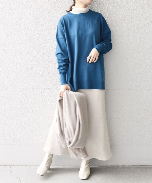 SHIPS（シップス）の「【WEB限定】〈手洗い可能〉サイドスリットクルーネックニット◇（ニット/セーター・レディース・ブラック/ベージュ/オレンジ/ブルー・MEDIUM/SMALL）」の22枚目の写真