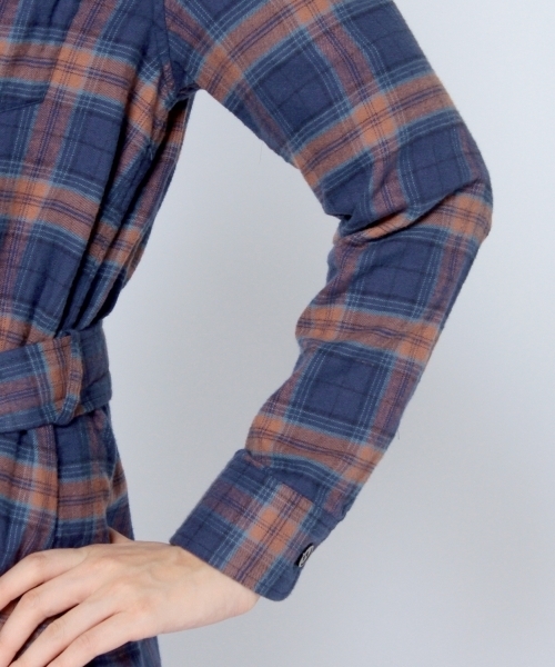 Another Edition（アナザーエディション）の「コットンチェックガウンシャツ/AE C/CHK GOWN SHT（シャツ/ブラウス・レディース・ブラウン/コバルトブルー/ネイビー・フリー）」の8枚目の写真