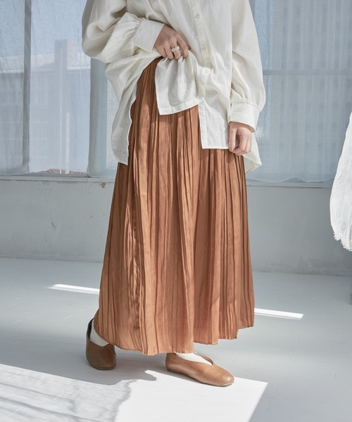 onetome(ワントゥーミー)の「ロング丈プリーツスカート(スカート・レディース・アイボリー/ブラウン・S/M)」の2枚目の写真