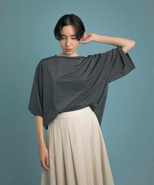 Uiscel(ユイセル)の「Uiscel ドライビッグTシャツチュニック(Tシャツ/カットソー・レディース・チャコールグレー/グレー・ONE)」の2枚目の写真