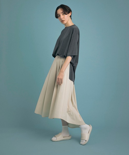 Uiscel(ユイセル)の「Uiscel ドライビッグTシャツチュニック(Tシャツ/カットソー・レディース・チャコールグレー/グレー・ONE)」の3枚目の写真