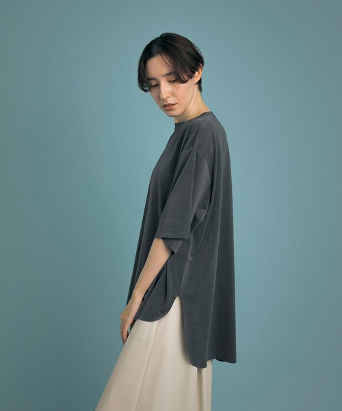 Uiscel(ユイセル)の「Uiscel ドライビッグTシャツチュニック(Tシャツ/カットソー・レディース・チャコールグレー/グレー・ONE)」の14枚目の写真