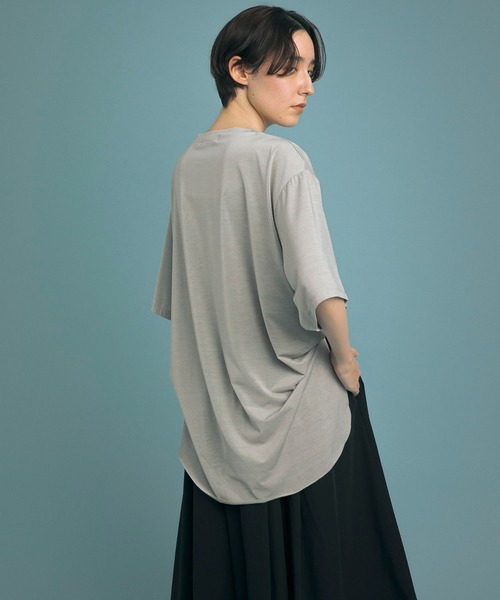 Uiscel(ユイセル)の「Uiscel ドライビッグTシャツチュニック(Tシャツ/カットソー・レディース・チャコールグレー/グレー・ONE)」の4枚目の写真