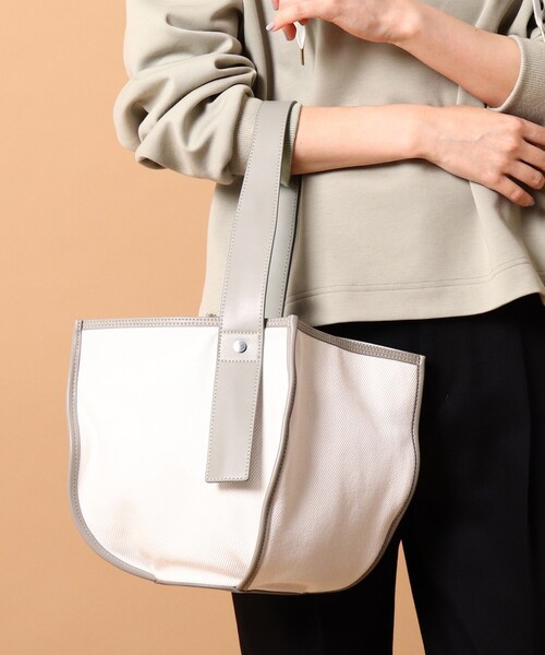 the dilettante(ザ・ディレッタント)の「◆【STORY・Oggi6月号掲載】【DRESSTERIOR別注】【2WAY】the dilettante(ザ・ディレッタント)ONE HANDLE SHOULDER BAG(ハンドバッグ・レディース・ホワイト・00)」の7枚目の写真