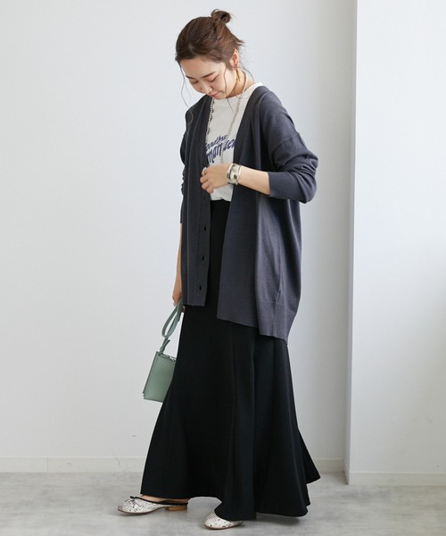 LE FOYER（ルフォワイエ）の「Vネックカーディガン（ニット/セーター・レディース・パープル/ダークブルー/オフホワイト/ブラック・38）」の7枚目の写真