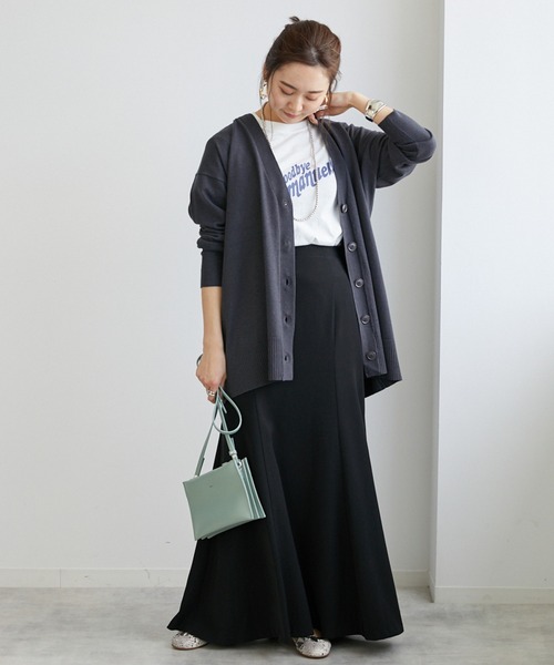 LE FOYER（ルフォワイエ）の「Vネックカーディガン（ニット/セーター・レディース・パープル/ダークブルー/オフホワイト/ブラック・38）」の8枚目の写真