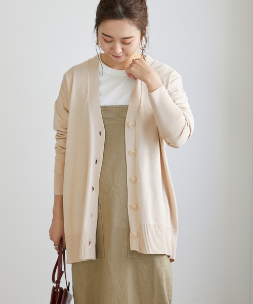 LE FOYER（ルフォワイエ）の「Vネックカーディガン（ニット/セーター・レディース・パープル/ダークブルー/オフホワイト/ブラック・38）」の16枚目の写真