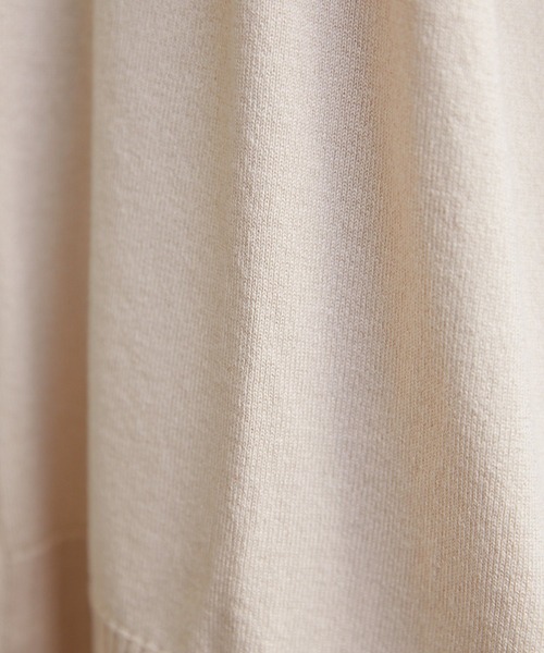 LE FOYER（ルフォワイエ）の「Vネックカーディガン（ニット/セーター・レディース・パープル/ダークブルー/オフホワイト/ブラック・38）」の17枚目の写真