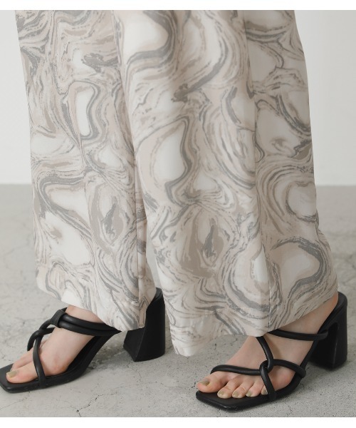 AZUL by moussy（アズールバイマウジー）の「MARBLE PATTERN RELAX PANTS/マーブルパターンリラックスパンツ（その他パンツ・レディース・ブラック系その他/ベージュ系その他・SMALL/MEDIUM）」の11枚目の写真
