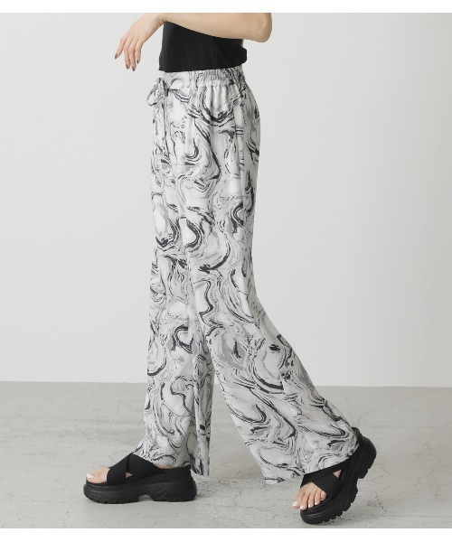 AZUL by moussy（アズールバイマウジー）の「MARBLE PATTERN RELAX PANTS/マーブルパターンリラックスパンツ（その他パンツ・レディース・ブラック系その他/ベージュ系その他・SMALL/MEDIUM）」の12枚目の写真