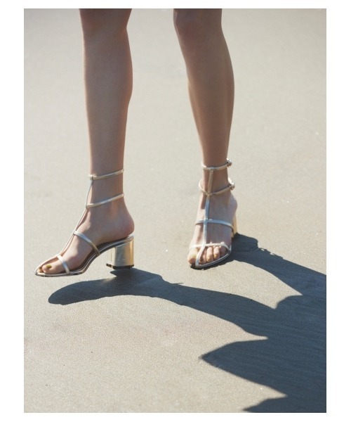 CELFORD（セルフォード）の「ストラップサンダル（サンダル・レディース・ブラック/ゴールド/ホワイト・36/38/37）」の2枚目の写真