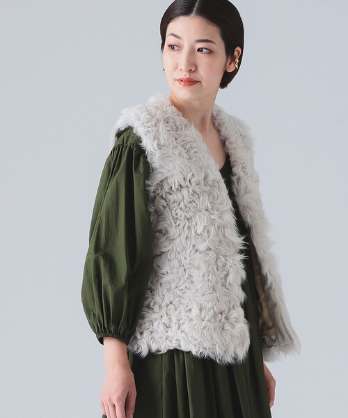 EFFE BEAMS(エッフェビームス)の「GELLI / ショート ムートンジレ(ベスト・レディース・ブラック/ベージュ・ONE SIZE)」の6枚目の写真