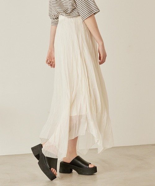 mikke（ミッケ）の「シアープリーツアシメトリースカート（スカート・レディース・パープル/オレンジ/アイボリー・FREE）」の2枚目の写真