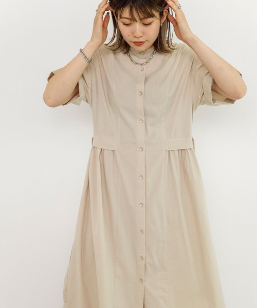 w closet（ダブルクローゼット）の「バンドカラーウエストタックワンピース（シャツワンピース・レディース・オートミール/スミクロ/ダークグリーン・FREE）」の10枚目の写真