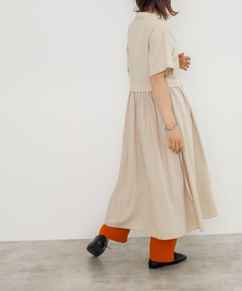 w closet（ダブルクローゼット）の「バンドカラーウエストタックワンピース（シャツワンピース・レディース・オートミール/スミクロ/ダークグリーン・FREE）」の14枚目の写真