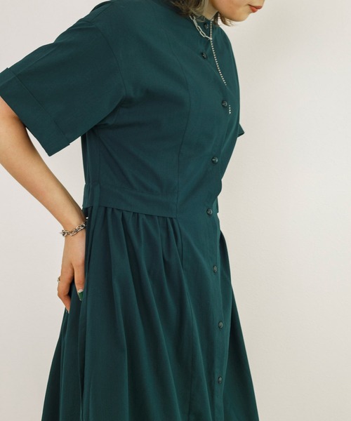 w closet（ダブルクローゼット）の「バンドカラーウエストタックワンピース（シャツワンピース・レディース・オートミール/スミクロ/ダークグリーン・FREE）」の16枚目の写真