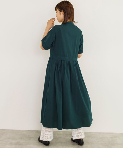 w closet（ダブルクローゼット）の「バンドカラーウエストタックワンピース（シャツワンピース・レディース・オートミール/スミクロ/ダークグリーン・FREE）」の21枚目の写真