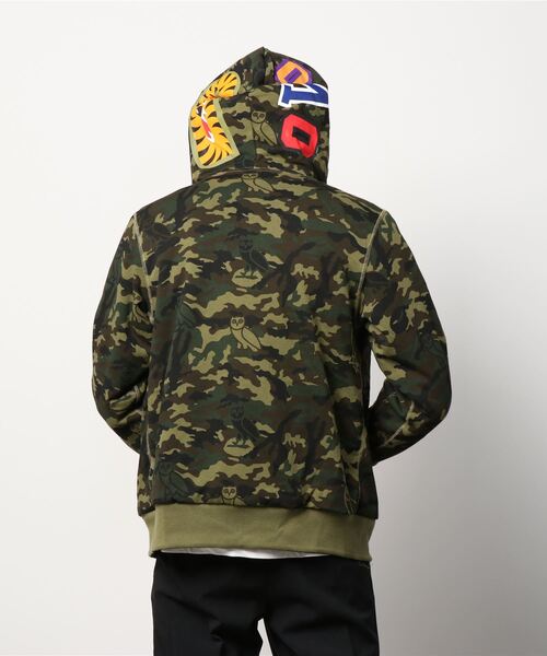 OVO "OCTOBER VERY OWN"（オービーオー　　オクトーバーベリーオウン）の「BAPE X OVO WOODLAND CAMO SHARK REVERSIBLE FULL ZIP HOODIE M（パーカー・メンズ・レッド/ブラック・LARGE/SMALL/XXX-LARGE/XX-LARGE/X-LARGE/MEDIUM）」の11枚目の写真